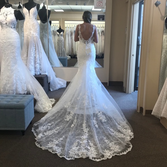 Wedding dress - Picture 4 of 7